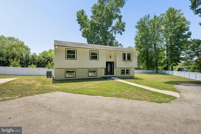 Building Photo - 1365 Moyer Rd
