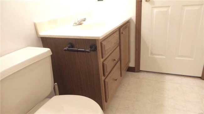 Building Photo - 105 Twin Oaks Dr