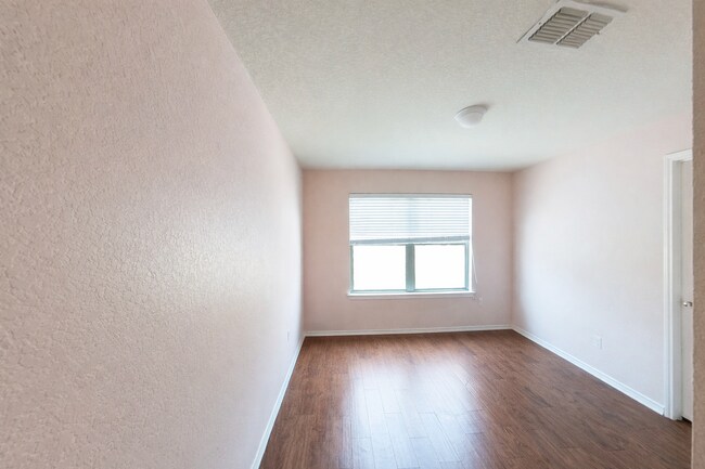 Building Photo - 6102 S Jolie Ct
