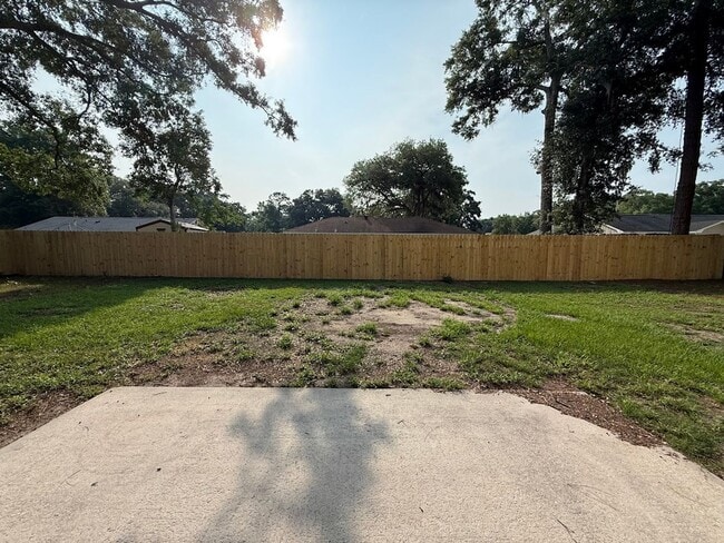 Building Photo - 302 Pinedale Dr