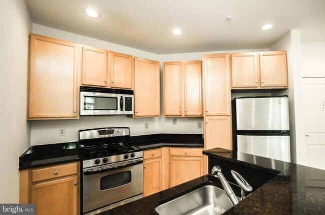 Kitchen - 2665 Prosperity Ave