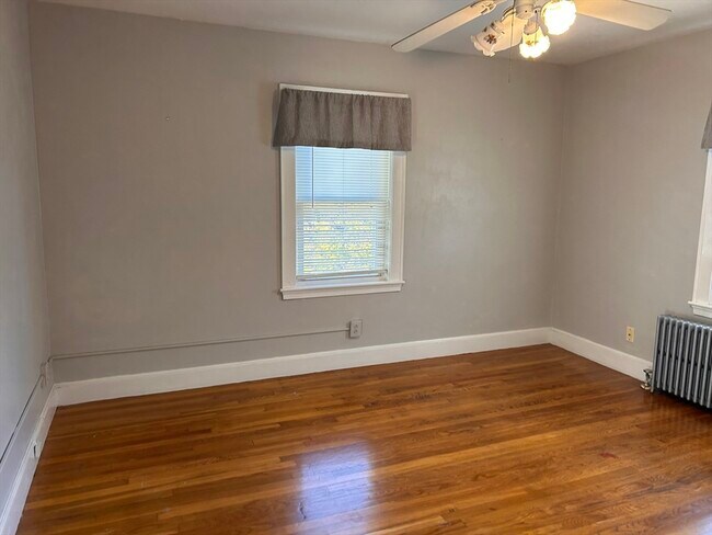 Building Photo - 24 Gilmore St