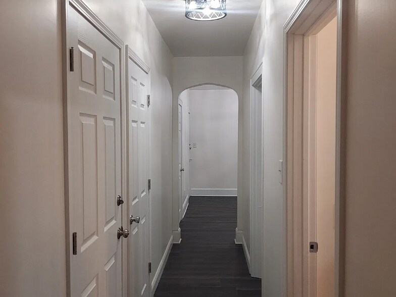 Building Photo - 2065 Beechmont Ave