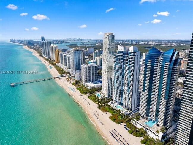 Building Photo - 17121 Collins Ave
