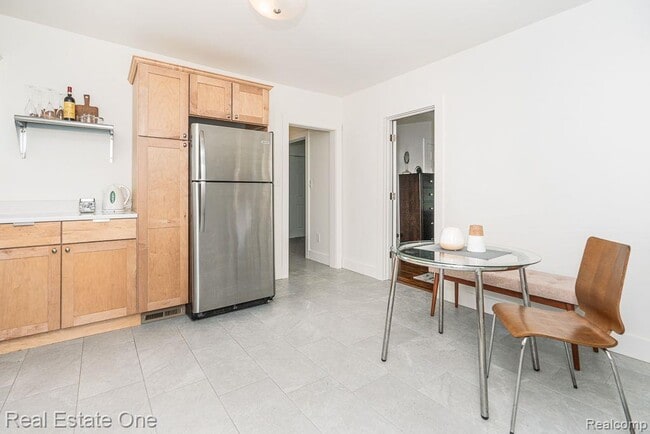 Building Photo - 2392 W Auburn Rd