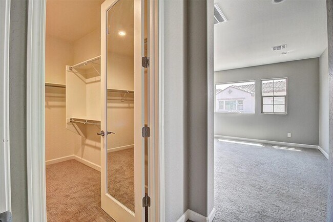 Building Photo - Highly sought neighborhood, stunning home!