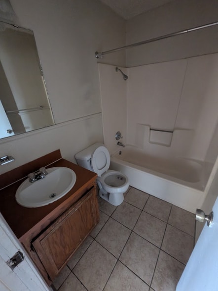 Building Photo - 505 N Main St