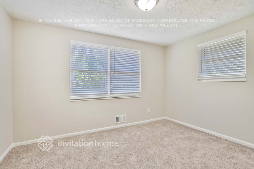 Building Photo - 6265 Lakeview Dr