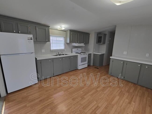 Building Photo - 4512 Rainbow Ln