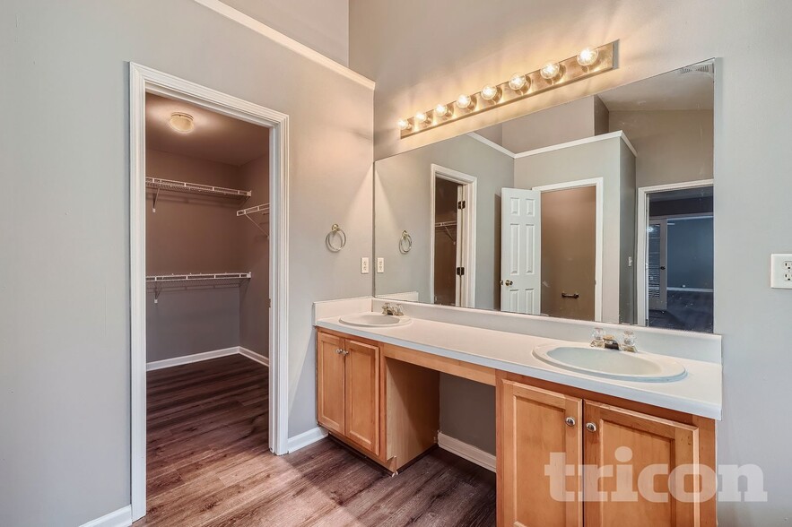 Building Photo - 5035 Cascade Hills Cir SW