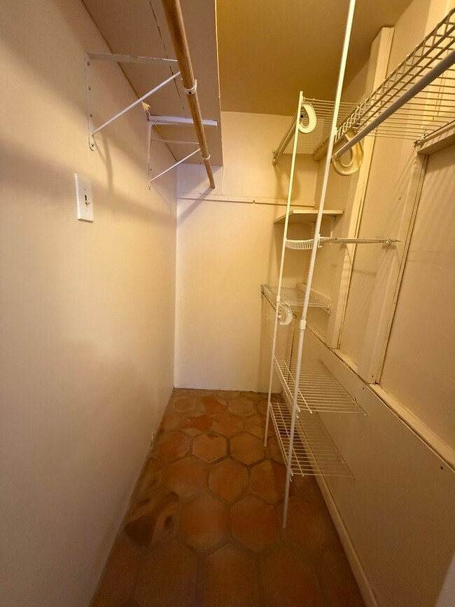 Building Photo - Townhome For Rent