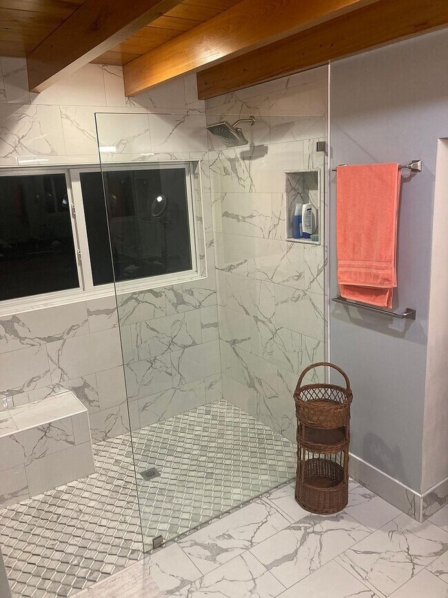 Building Photo - 4127 SE Barcelona St