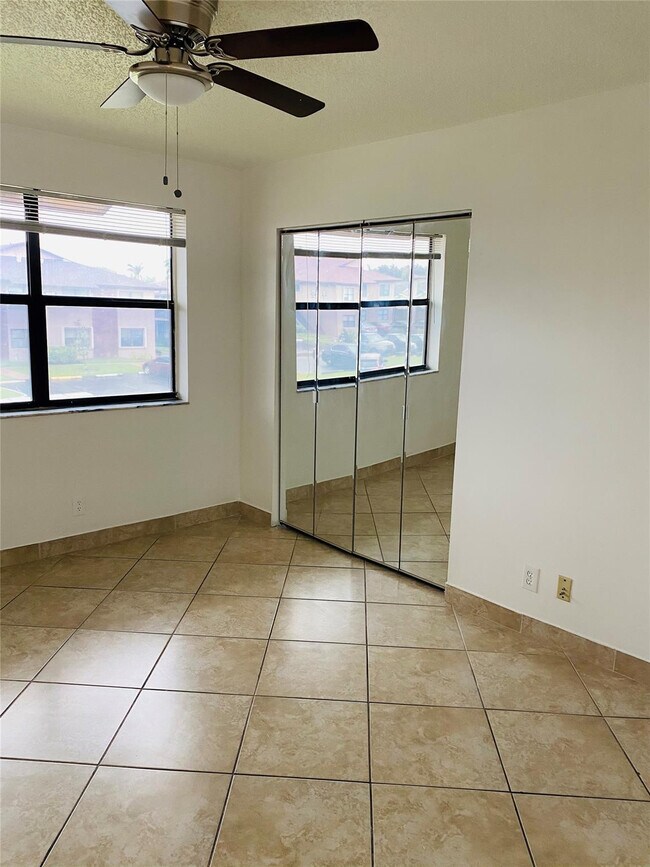 Building Photo - 10046 Winding Lake Rd