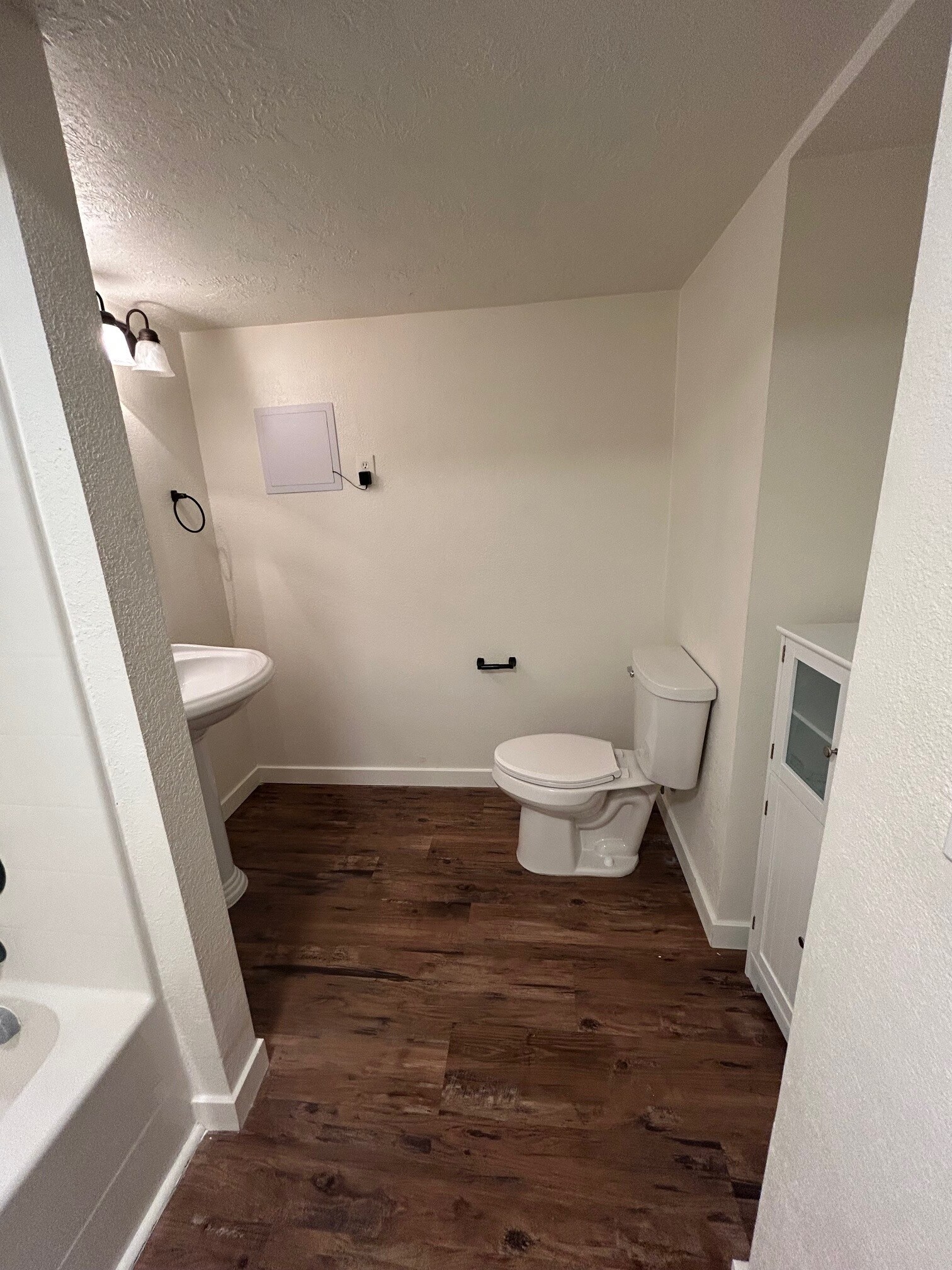 Building Photo - 7816 E Victory Rd