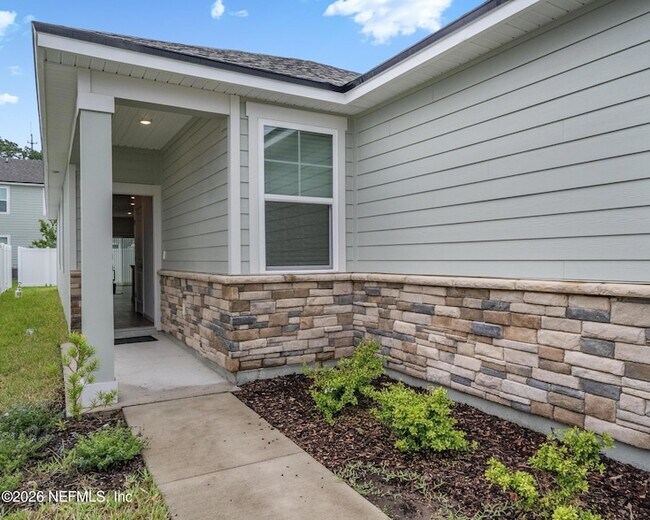 Building Photo - 14757 Cashew Ave