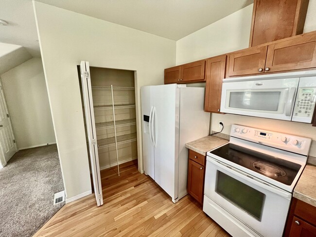 Building Photo - Spacious Condo Available Now!