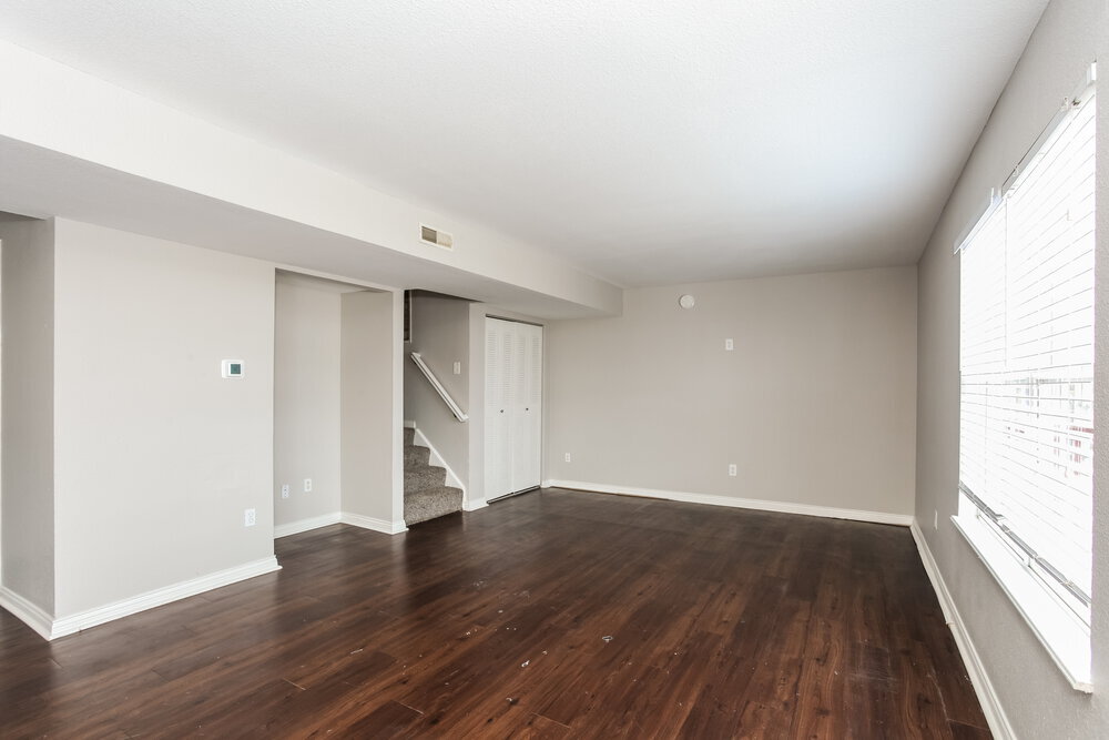 Building Photo - 2718 Rothe Ln