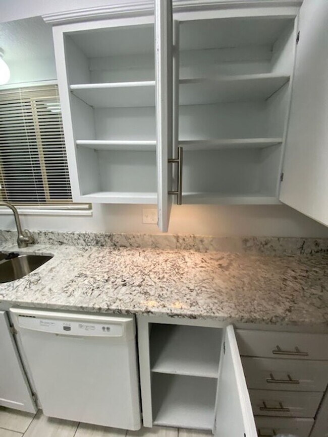 Building Photo - Sanchez Properties LLC 14
