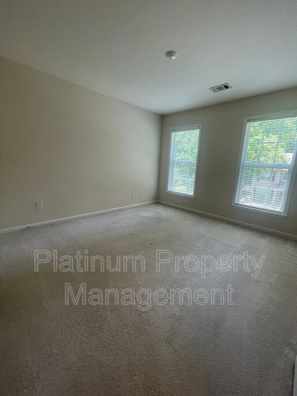 Building Photo - 165 Friars Head Dr NE