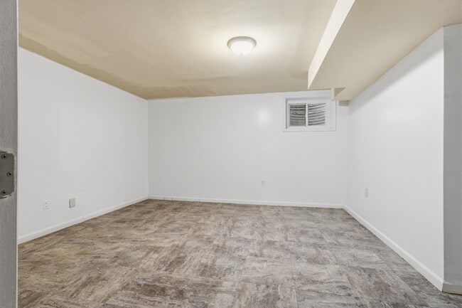 Building Photo - 7211 Martins Ct