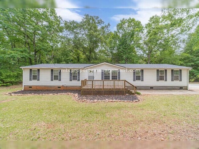 Building Photo - A COUNTRY DREAM! 4BR, 2BATH MANUFACTURED HOME, $1650./month