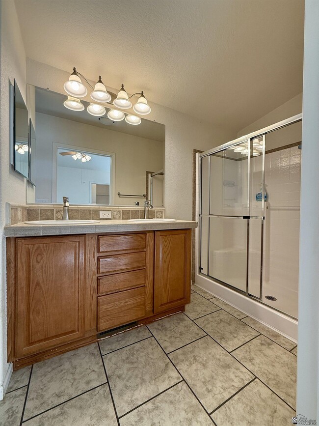 Building Photo - 13239 E 48th Dr