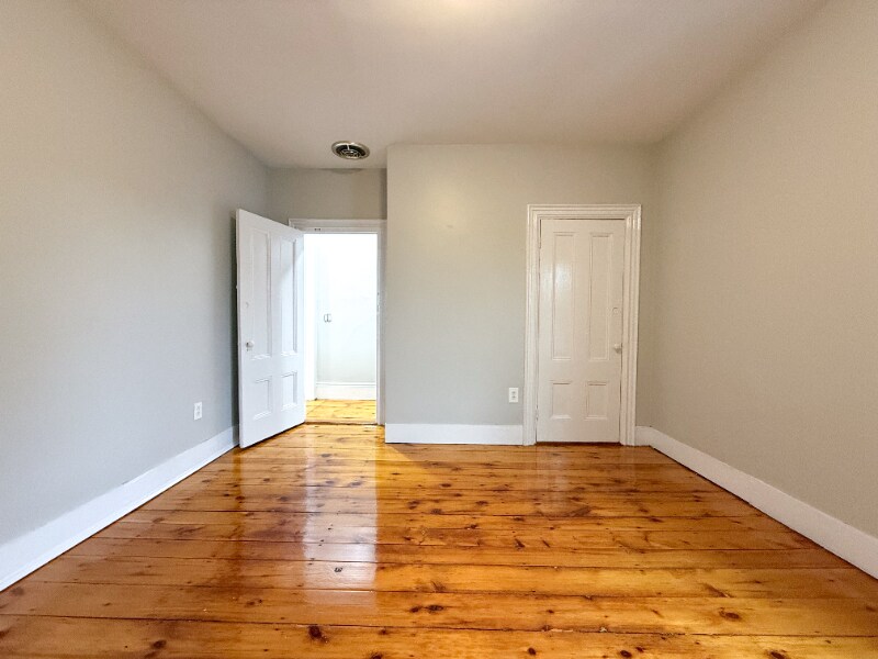 Building Photo - 173 Elm St