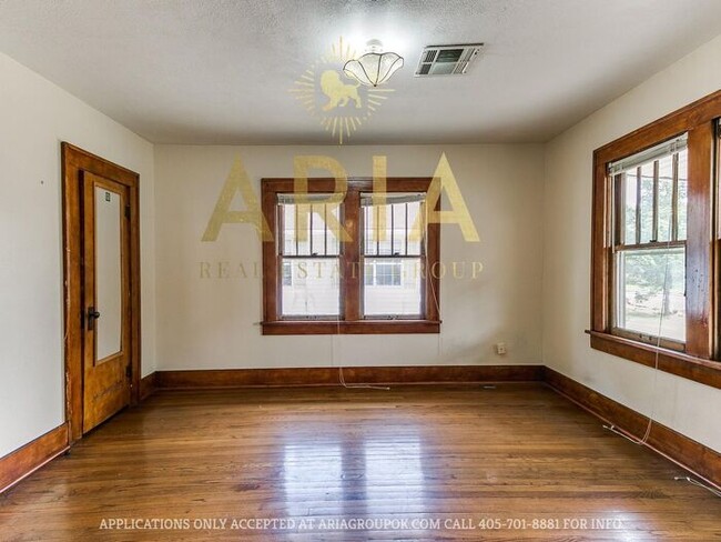 Building Photo - Charming 2 Bedroom/1 Bath Norman Home - Av...