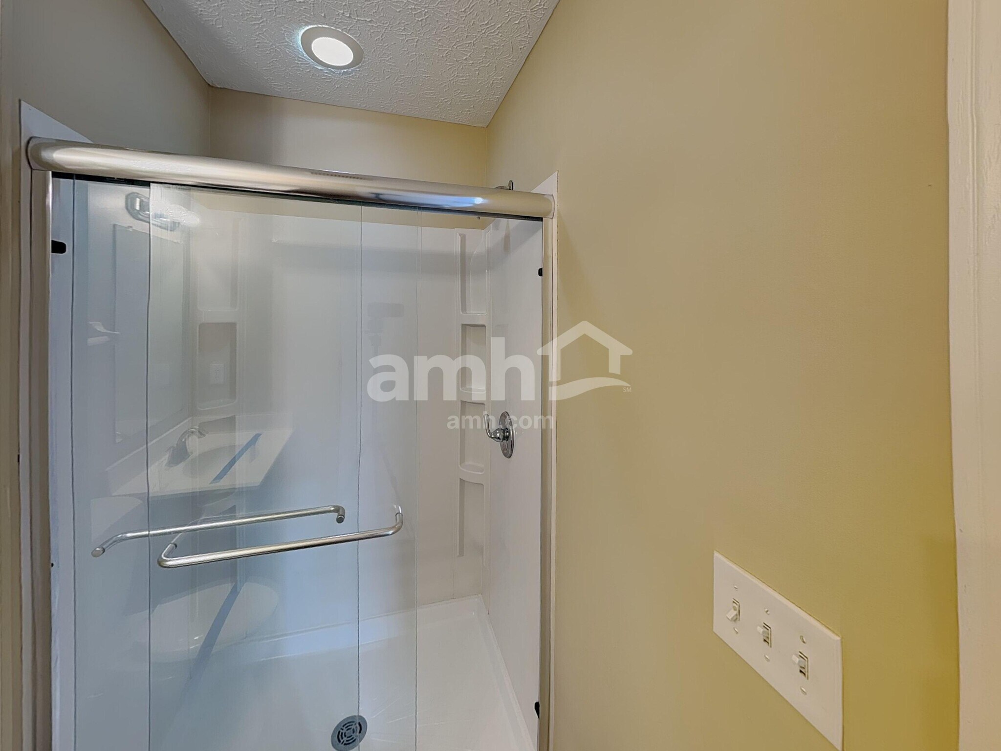 Building Photo - 6693 Jennyann Way