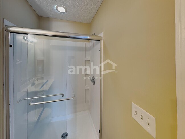 Building Photo - 6693 Jennyann Way