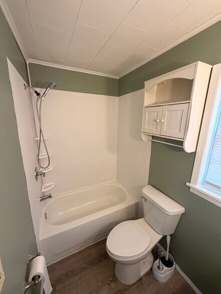 Building Photo - 608 SE Vine St