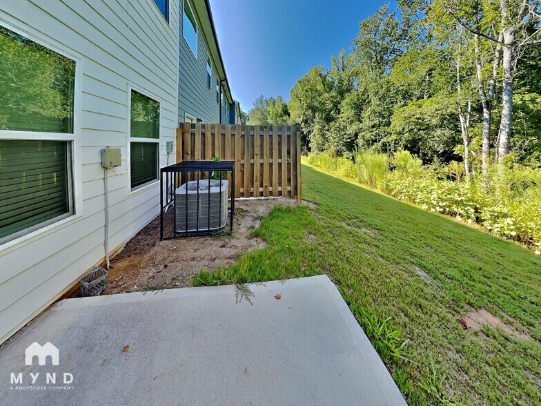 Building Photo - 5091 Lower Elm St