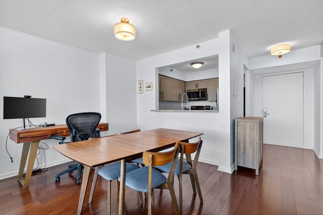 Building Photo - 10101 Grosvenor Pl