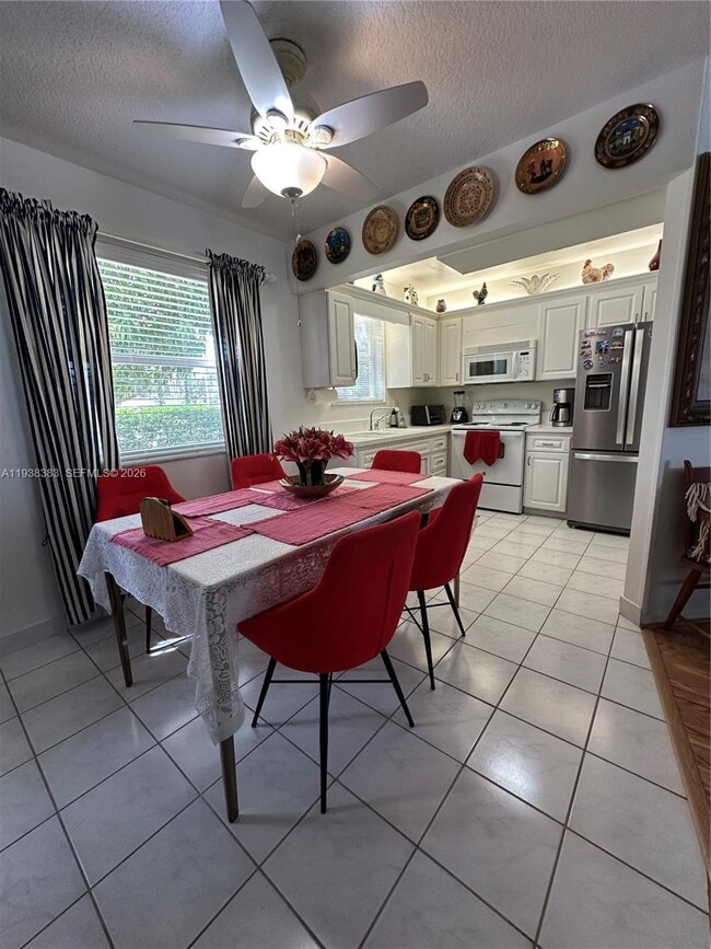 Building Photo - 2420 Park Ln