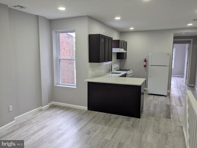 Building Photo - 178 W Hanover St