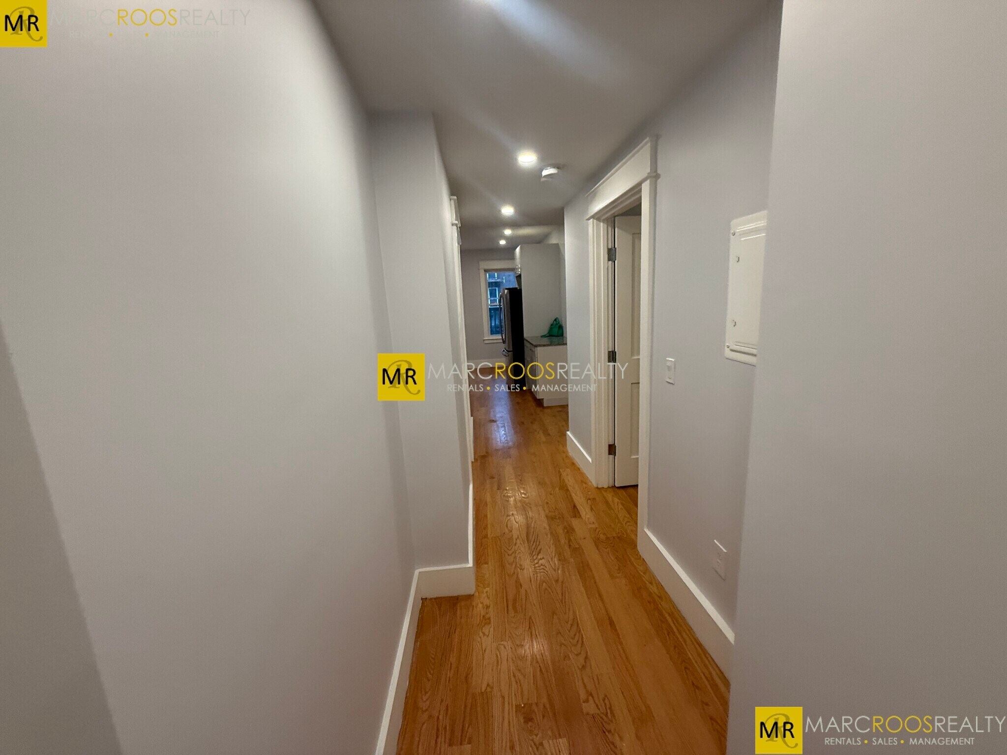 Building Photo - 331 Chelsea St