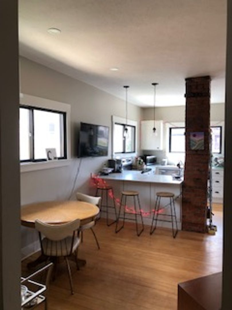 Building Photo - 412 E 4th St