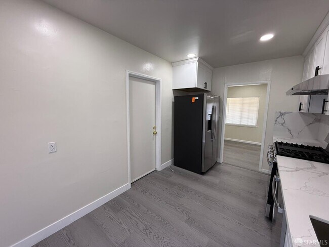 Building Photo - 25696 Lander Ave
