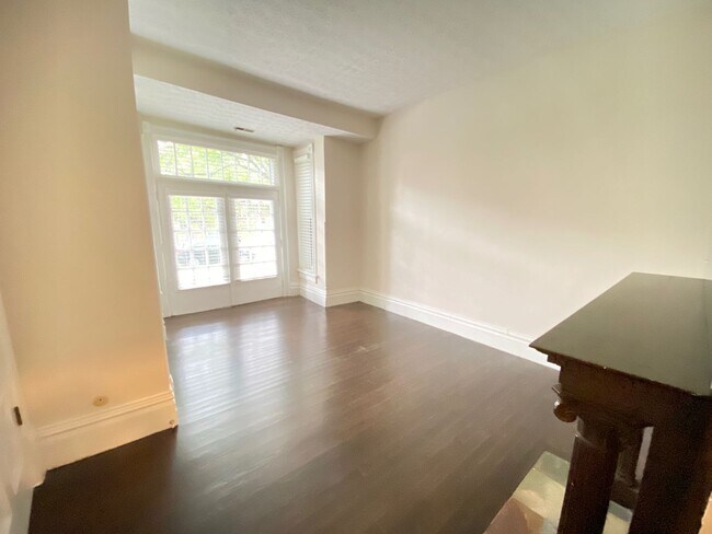Building Photo - 877 Dennison Ave