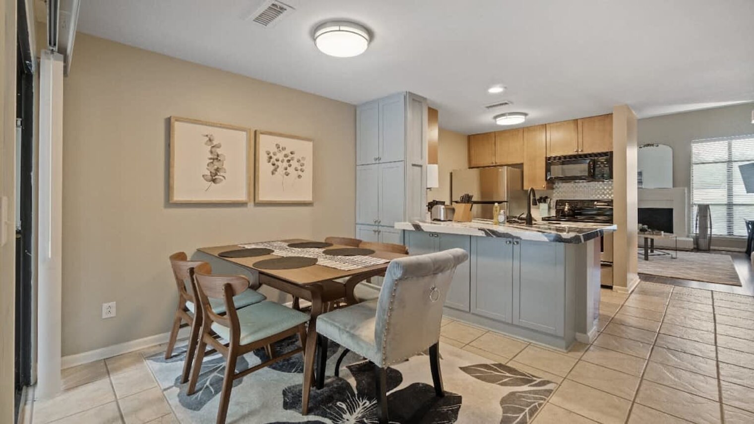 Building Photo - 8039 Charter Oak Ln