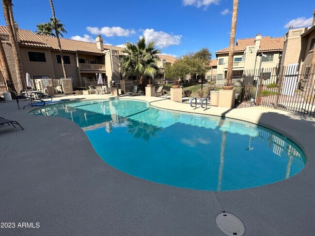 Building Photo - 930 N Mesa Dr