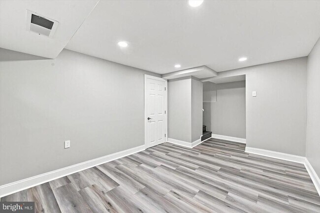 Building Photo - 105 Fronefield Ave