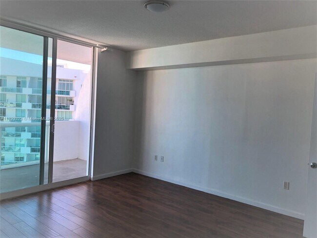 Building Photo - 7900 Harbor Island Dr