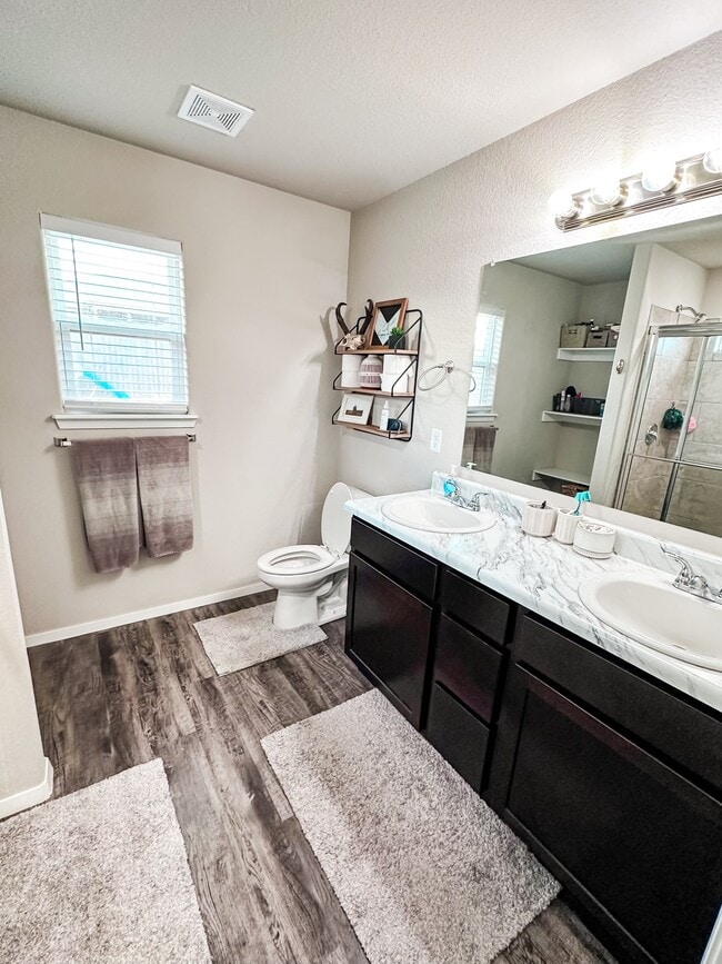 Master Bath - 6900 SW Whitmarsh Rd