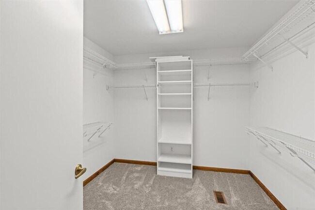 Building Photo - 2420 Castle Ln NE