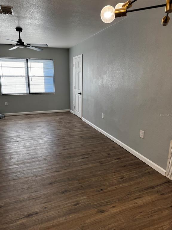 Building Photo - 409 Fern Rd