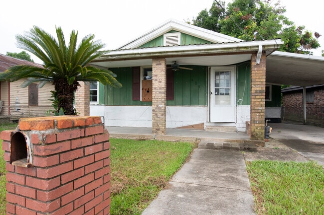 Building Photo - 405 Johnston St