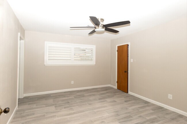 Building Photo - 8335 Langdon Ln
