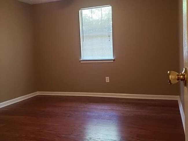 Building Photo - 2405 Leeward Ct