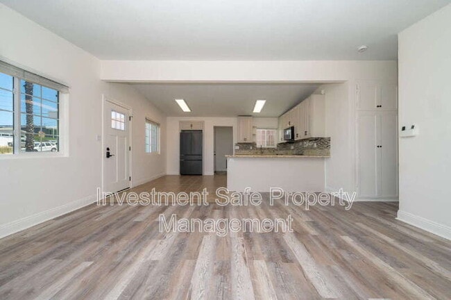 Building Photo - 346 Inkopah St